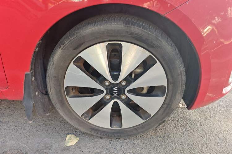 Used Kia K2 2012 Sedan 1.6L AT Premium ECO Right Front Wheel Hub