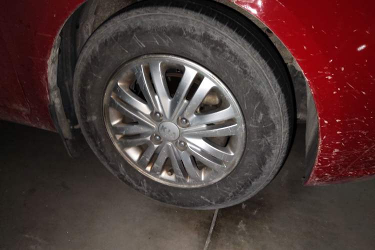 Used Kia K2 2012 Sedan 1.4L AT TOP Anniversary Edition Right Front Wheel Hub