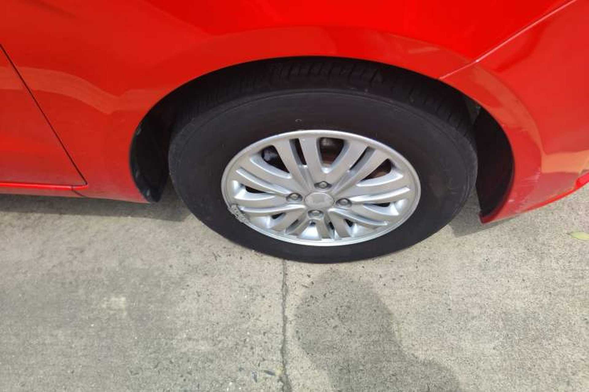 Used Kia K2 2012 Sedan 1.4L Automatic GLS Commemorative Edition Right Front Wheel Hub
