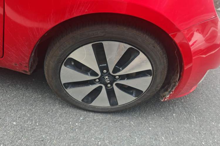 Used Kia K2 2012 Sedan 1.6L Automatic Transmission Premium ECO Commemorative Edition Right Front Wheel Hub