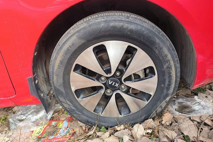 Used Kia K2 2012 Sedan 1.4L MT GLS Commemorative Edition Right Front Wheel Hub