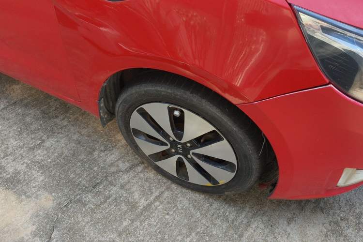 Used Kia K2 2012 Sedan 1.6L Automatic Transmission Premium Commemorative Edition Right Front Wheel Hub