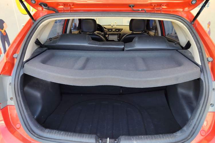 Used Kia K2 2012 Hatchback 1.6L AT Premium Commemorative Edition Trunk