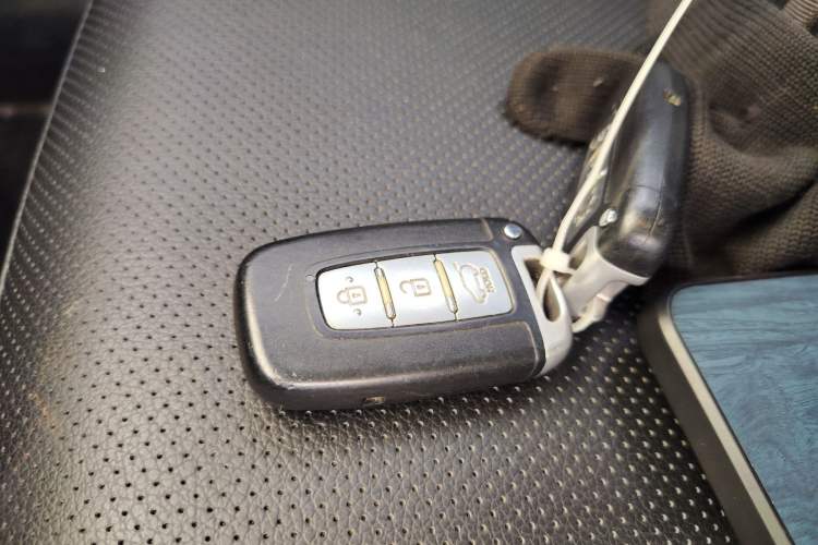 Used Kia K2 2012 Hatchback 1.6L AT Premium Commemorative Edition Vehicle Key