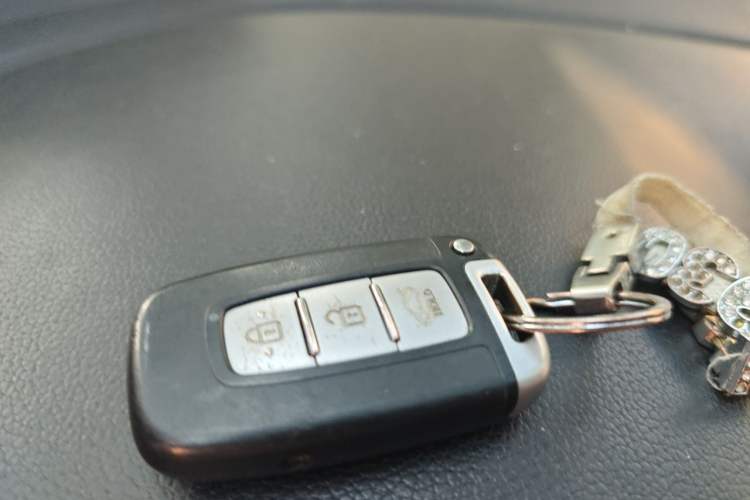 Used Kia K2 2012 Sedan 1.6L AT Premium ECO Vehicle Key