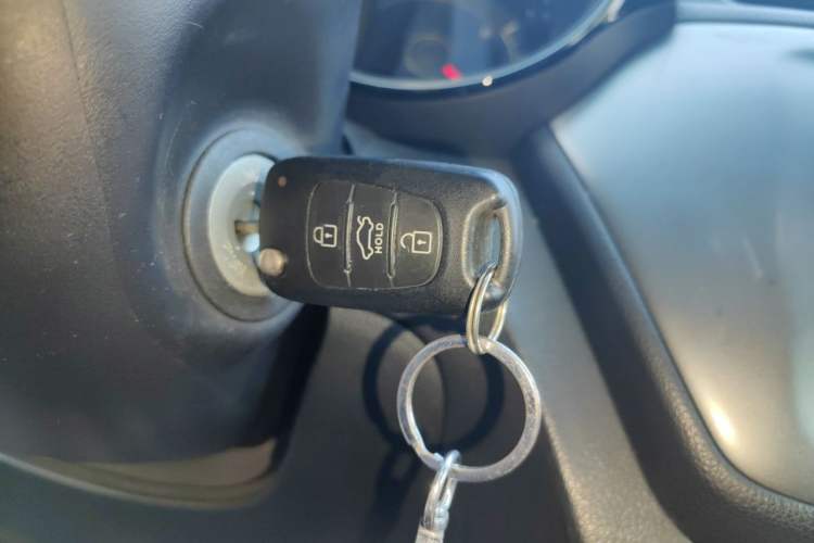 Used Kia K2 2012 Sedan 1.4L MT GLS Commemorative Edition Vehicle Key
