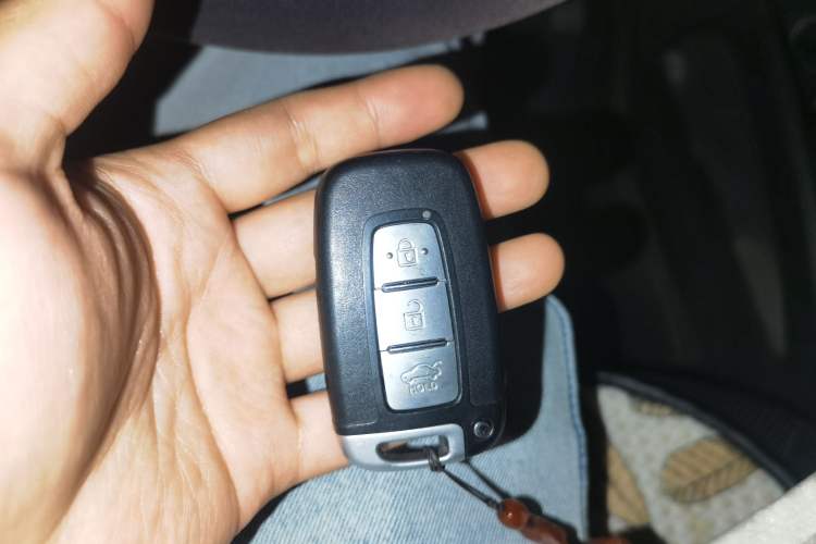 Used Kia K2 2012 Sedan 1.6L Automatic Transmission Premium Commemorative Edition Vehicle Key