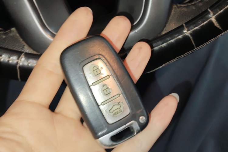 Used Kia K2 2012 Sedan 1.6L Automatic Transmission Premium Commemorative Edition Vehicle Key