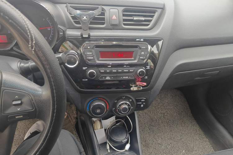 Used Kia K2 2012 Sedan 1.4L MT GLS Commemorative Edition Audio And AC Panel