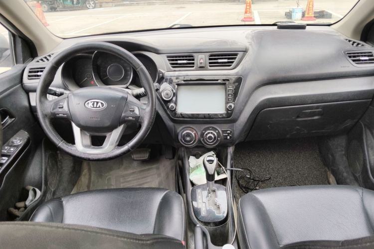 Used Kia K2 2012 Hatchback 1.6L AT Premium Center Console