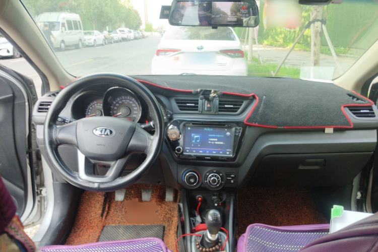 Used Kia K2 2012 Sedan 1.4L MT GLS Commemorative Edition Center Console