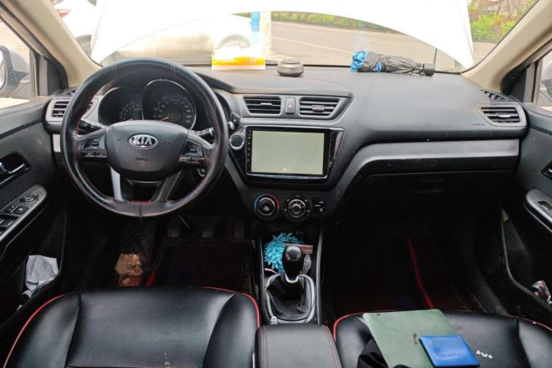 Used Kia K2 2012 Sedan 1.4L MT GLS Commemorative Edition Center Console