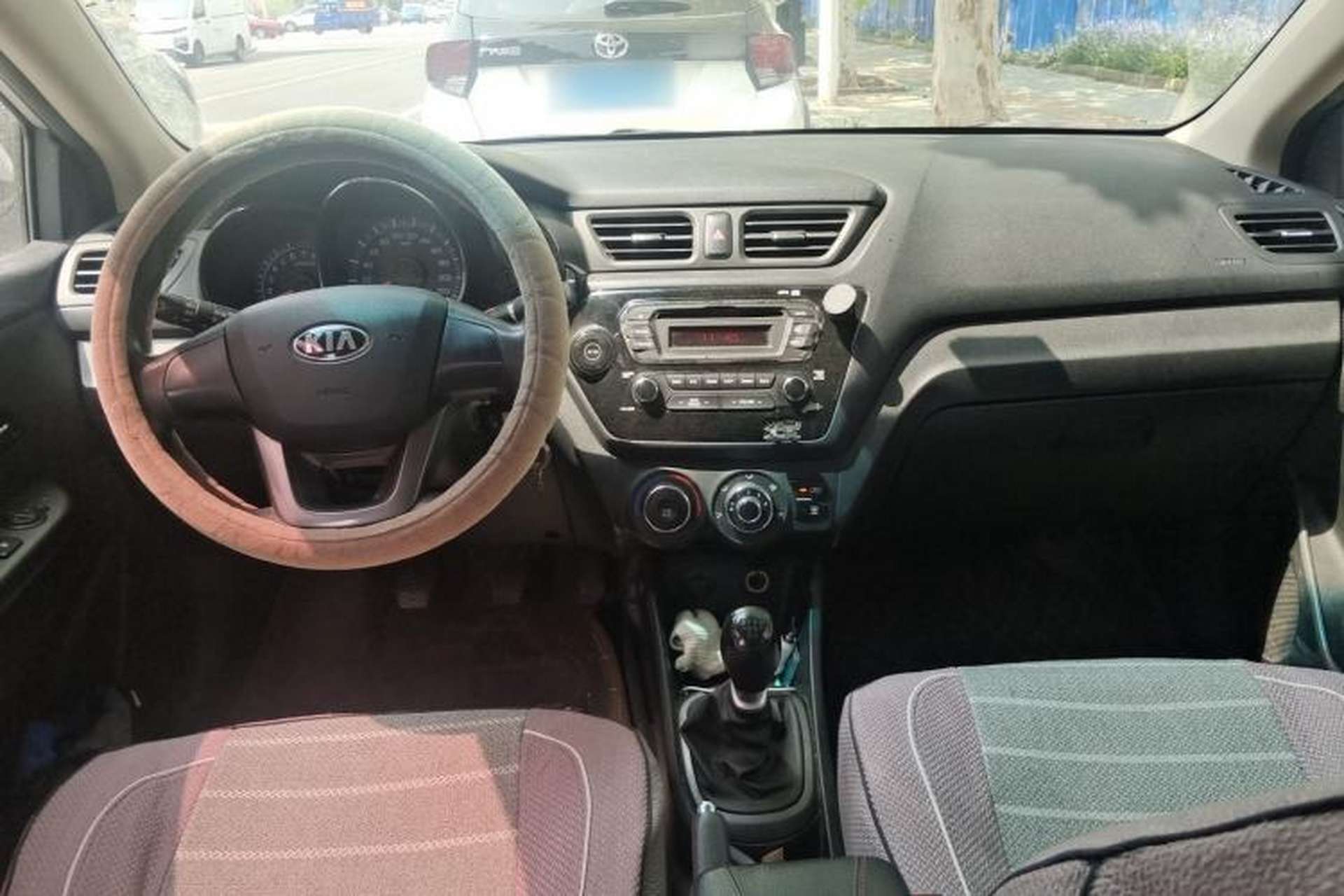 Used Kia K2 2012 Sedan 1.4L MT GLS Commemorative Edition Center Console