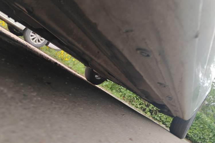 Used Kia K2 2012 Sedan 1.4L MT GLS Commemorative Edition Chassis Front Left