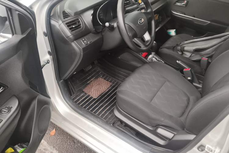 Used Kia K2 2012 Hatchback 1.4L AT GLS Driver Seat
