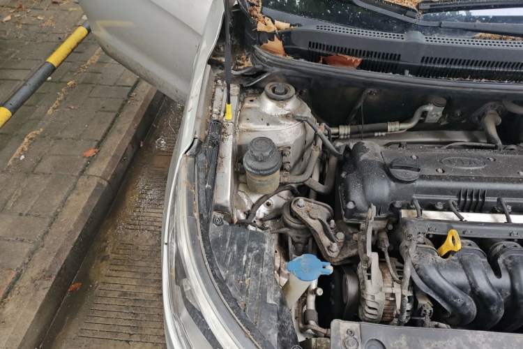 Used Kia K2 2012 Sedan 1.4L MT GL Commemorative Edition Engine Bay Right