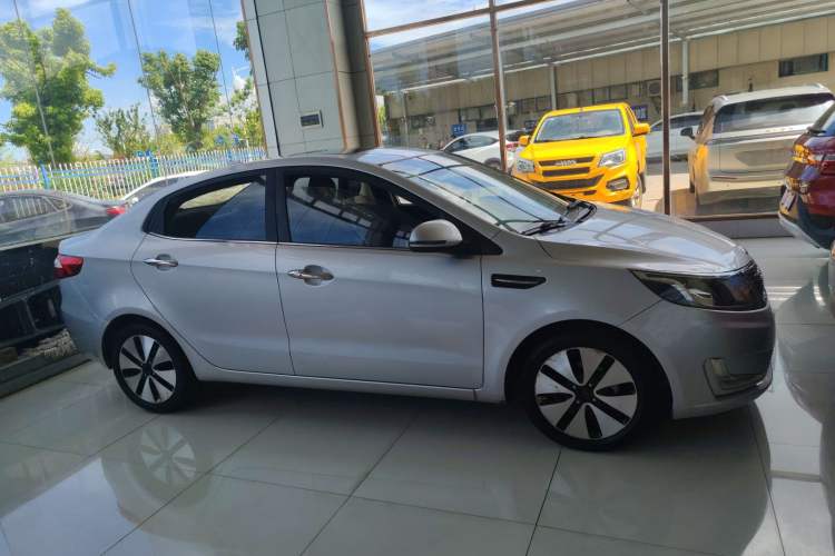 Used Kia K2 2012 Sedan 1.6L Automatic Transmission Premium Commemorative Edition Exterior 2