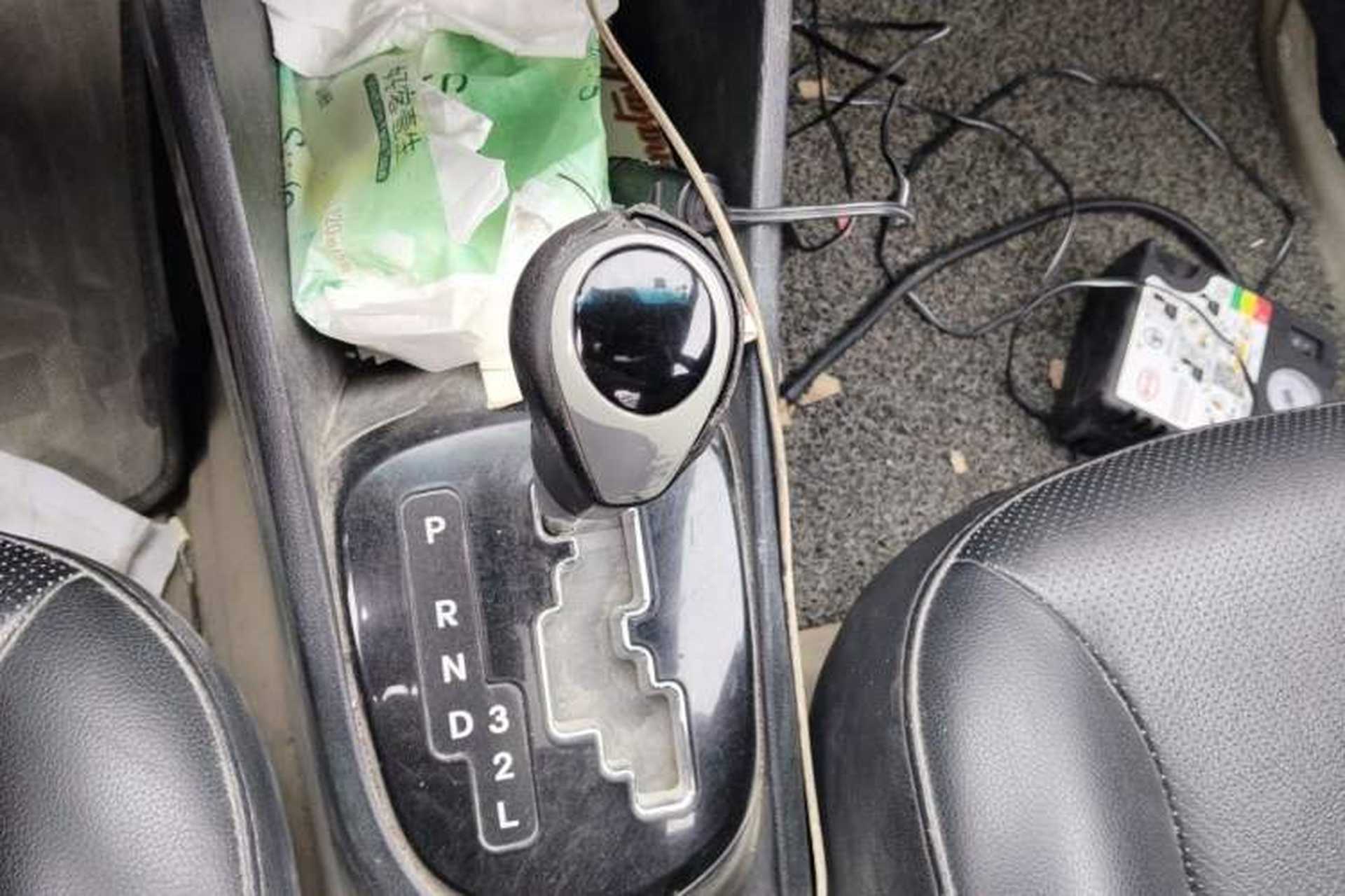 Used Kia K2 2012 Hatchback 1.6L AT Premium Gear Lever