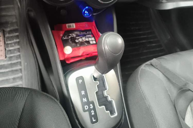 Used Kia K2 2012 Hatchback 1.4L AT GLS Gear Lever