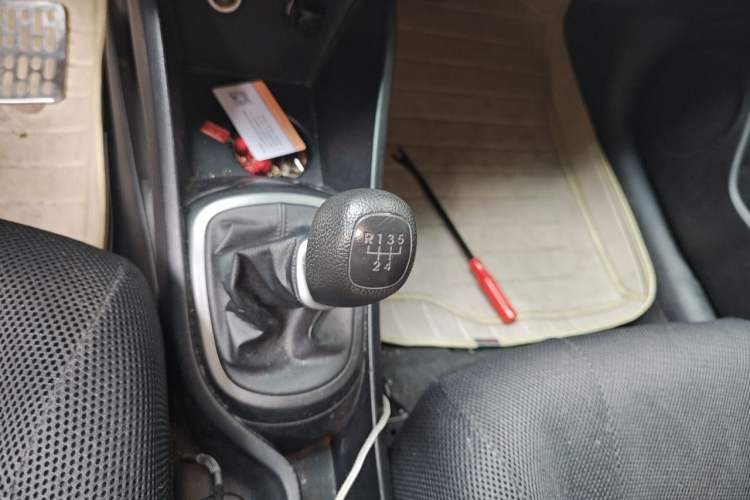 Used Kia K2 2012 Sedan 1.4L MT GL Commemorative Edition Gear Lever