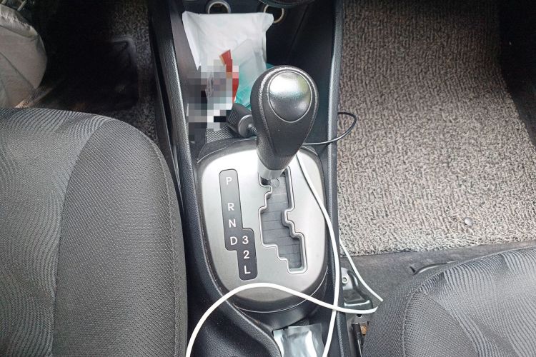 Used Kia K2 2012 Sedan 1.4L AT TOP Anniversary Edition Gear Lever