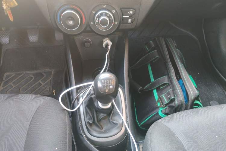 Used Kia K2 2012 Sedan 1.4L MT GLS Commemorative Edition Gear Lever