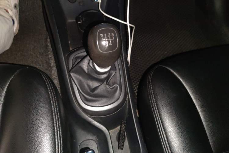 Used Kia K2 2012 Sedan 1.4L MT GLS Commemorative Edition Gear Lever