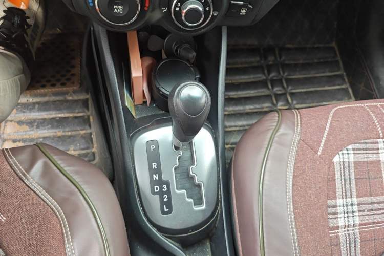 Used Kia K2 2012 Sedan 1.4L Automatic GLS Commemorative Edition Gear Lever