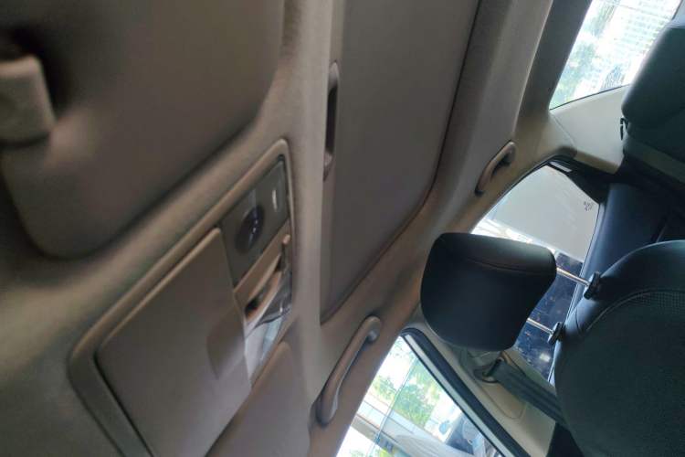 Used Kia K2 2012 Sedan 1.6L Automatic Transmission Premium Commemorative Edition Headliner