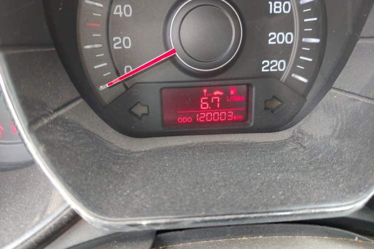 Used Kia K2 2012 Sedan 1.4L MT GLS Commemorative Edition Odometer Close Up