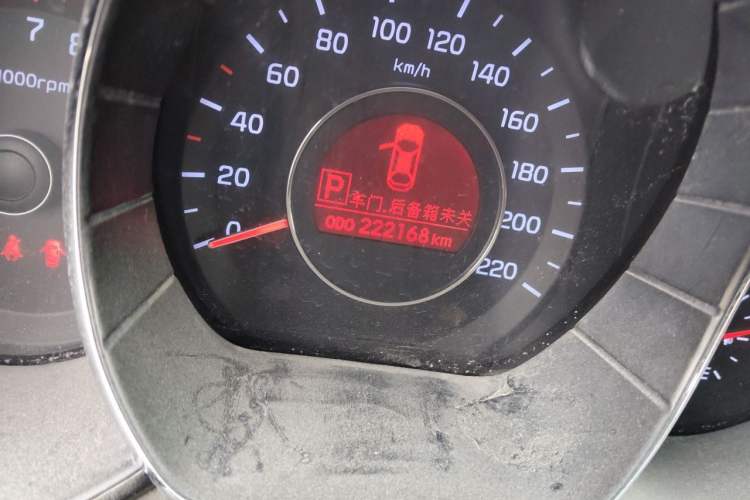 Used Kia K2 2012 Hatchback 1.6L AT Premium Odometer Close Up