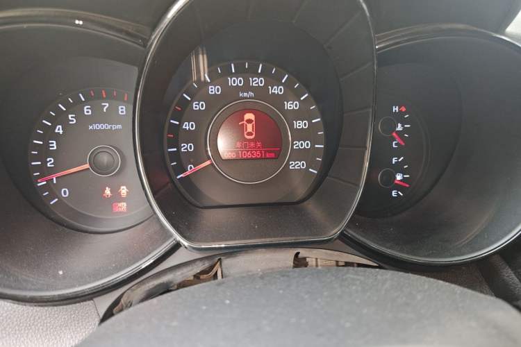 Used Kia K2 2012 Sedan 1.4L MT GL Commemorative Edition Odometer Close Up