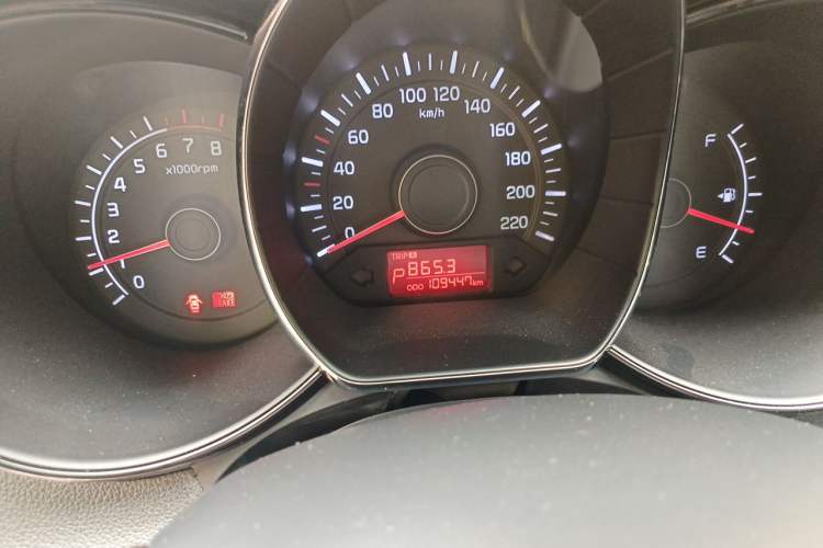 Used Kia K2 2012 Sedan 1.4L AT TOP Anniversary Edition Odometer Close Up