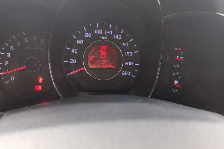 Used Kia K2 2012 Hatchback 1.6L AT Premium Odometer Close Up