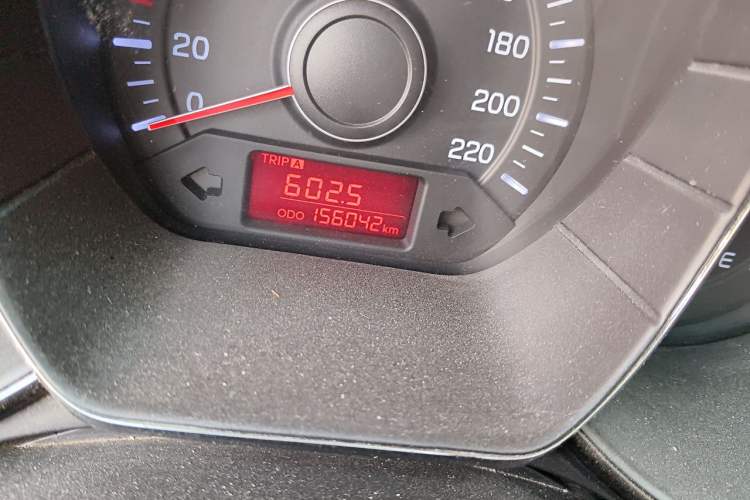 Used Kia K2 2012 Sedan 1.4L MT GLS Commemorative Edition Odometer Close Up