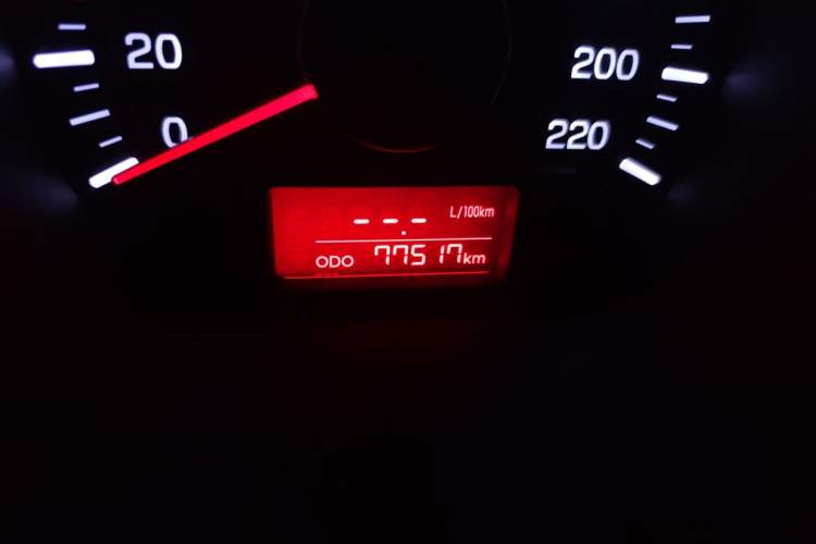 Used Kia K2 2012 Sedan 1.4L MT GLS Commemorative Edition Odometer Close Up