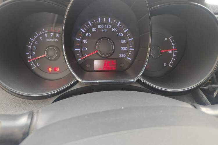 Used Kia K2 2012 Sedan 1.4L MT GLS Commemorative Edition Odometer Close Up