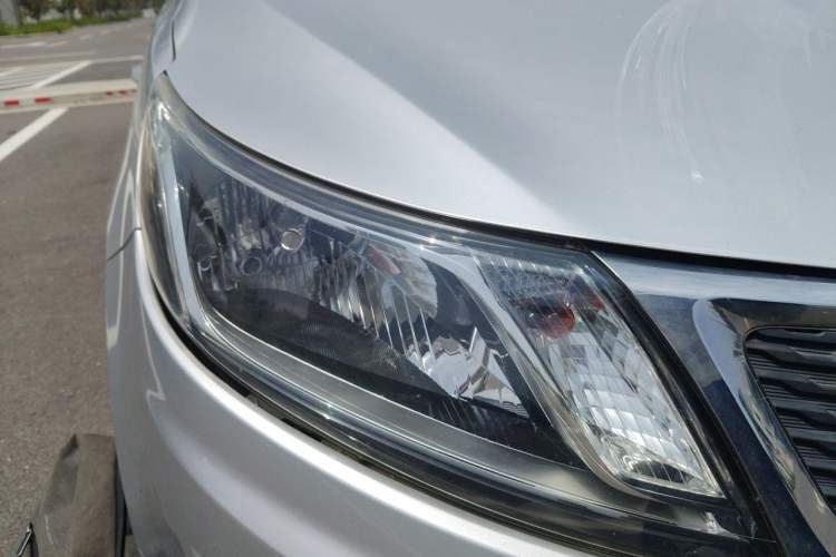 Used Kia K2 2012 Sedan 1.4L MT GLS Commemorative Edition Right Front Headlight