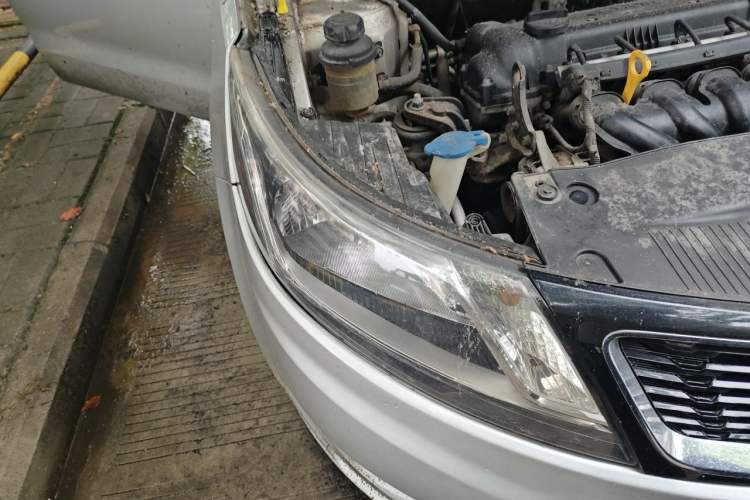 Used Kia K2 2012 Sedan 1.4L MT GL Commemorative Edition Right Front Headlight