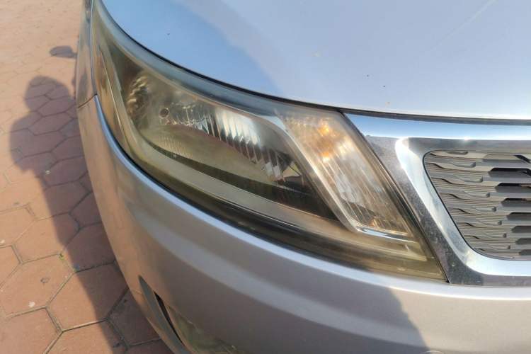 Used Kia K2 2012 Sedan 1.4L MT GLS Commemorative Edition Right Front Headlight