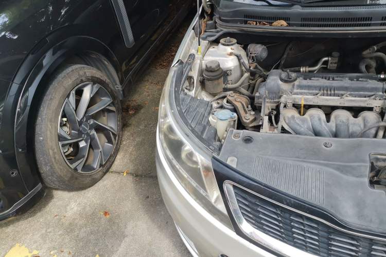 Used Kia K2 2012 Hatchback 1.6L AT Premium Right Front Headlight