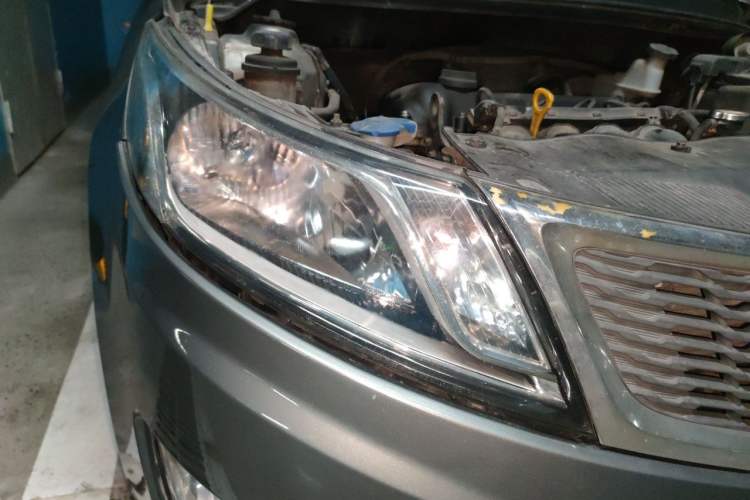 Used Kia K2 2012 Sedan 1.4L MT GLS Commemorative Edition Right Front Headlight