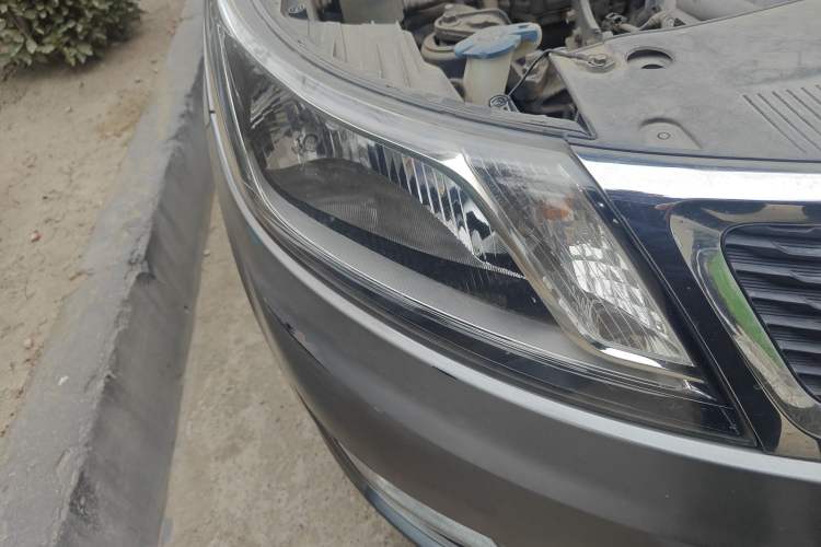 Used Kia K2 2012 Sedan 1.4L MT GLS Commemorative Edition Right Front Headlight