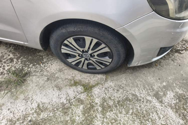 Used Kia K2 2012 Sedan 1.4L Automatic GLS Commemorative Edition Right Front Wheel Hub