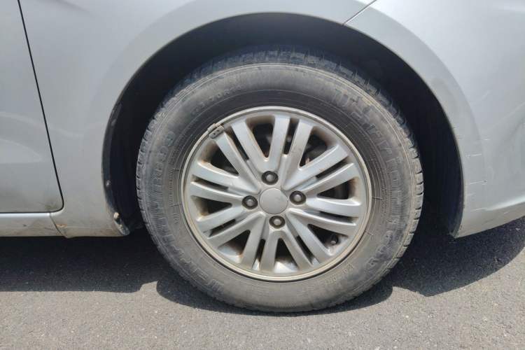 Used Kia K2 2012 Sedan 1.4L MT GLS Commemorative Edition Right Front Wheel Hub