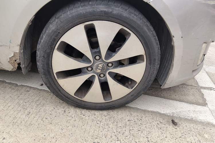 Used Kia K2 2012 Hatchback 1.6L AT Premium Right Front Wheel Hub