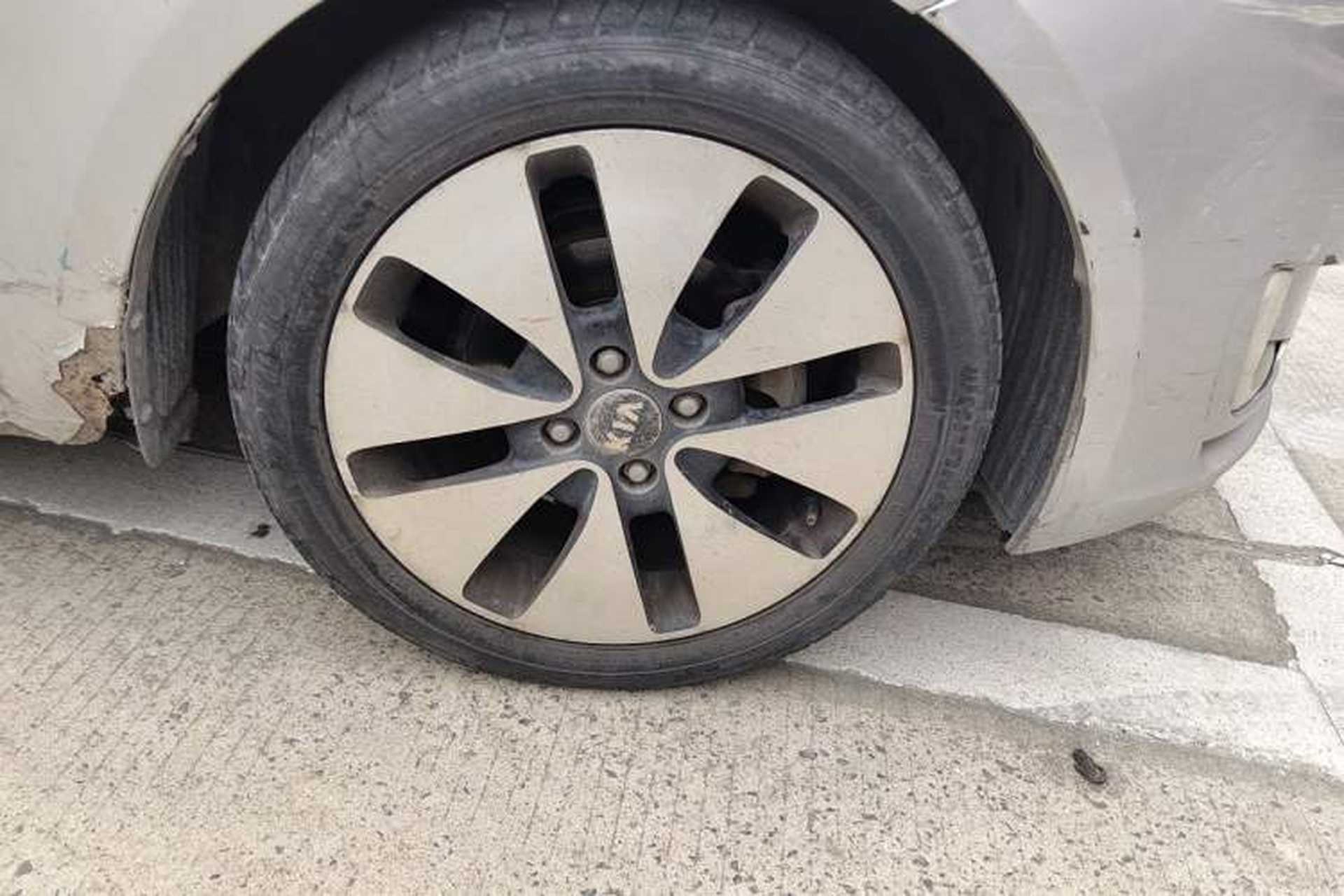 Used Kia K2 2012 Hatchback 1.6L AT Premium Right Front Wheel Hub