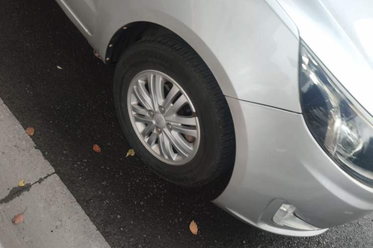 Used Kia K2 2012 Hatchback 1.4L AT GLS Right Front Wheel Hub