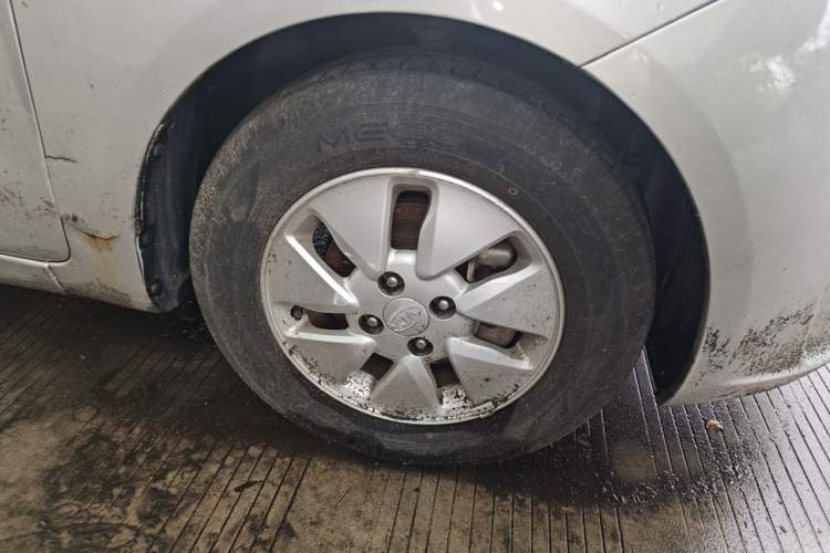 Used Kia K2 2012 Sedan 1.4L MT GL Commemorative Edition Right Front Wheel Hub