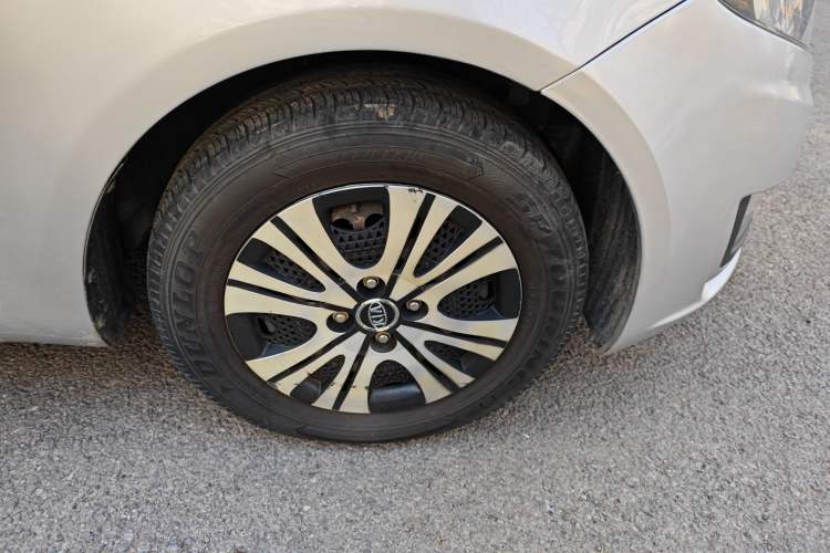 Used Kia K2 2012 Sedan 1.4L Automatic GLS Commemorative Edition Right Front Wheel Hub